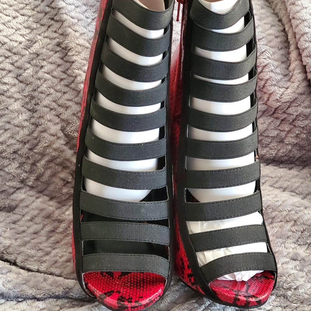 Women's shoes